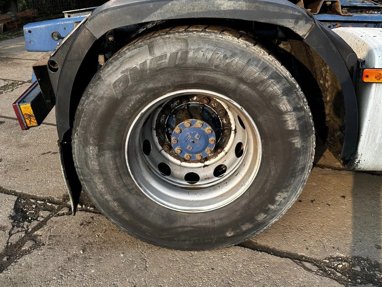 DAF XF 95.380 4X2 Tractor-unit Spring/Air ZF Manual DAF XF 95.380 4X2 Tractor-unit Spring/Air ZF Manual - Tractor unit: picture 5 DAF XF 95.380 4X2 Tractor-unit Spring/Air ZF Manual DAF XF 95.380 4X2 Tractor-unit Spring/Air ZF Manual - Tractor unit: picture 5