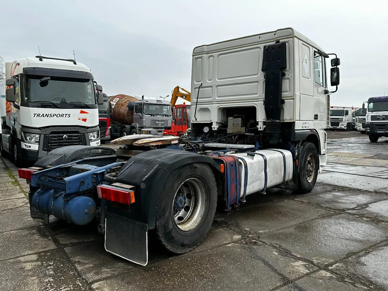 DAF XF 95.380 4X2 Tractor-unit Spring/Air ZF Manual DAF XF 95.380 4X2 Tractor-unit Spring/Air ZF Manual - Tractor unit: picture 4 DAF XF 95.380 4X2 Tractor-unit Spring/Air ZF Manual DAF XF 95.380 4X2 Tractor-unit Spring/Air ZF Manual - Tractor unit: picture 4