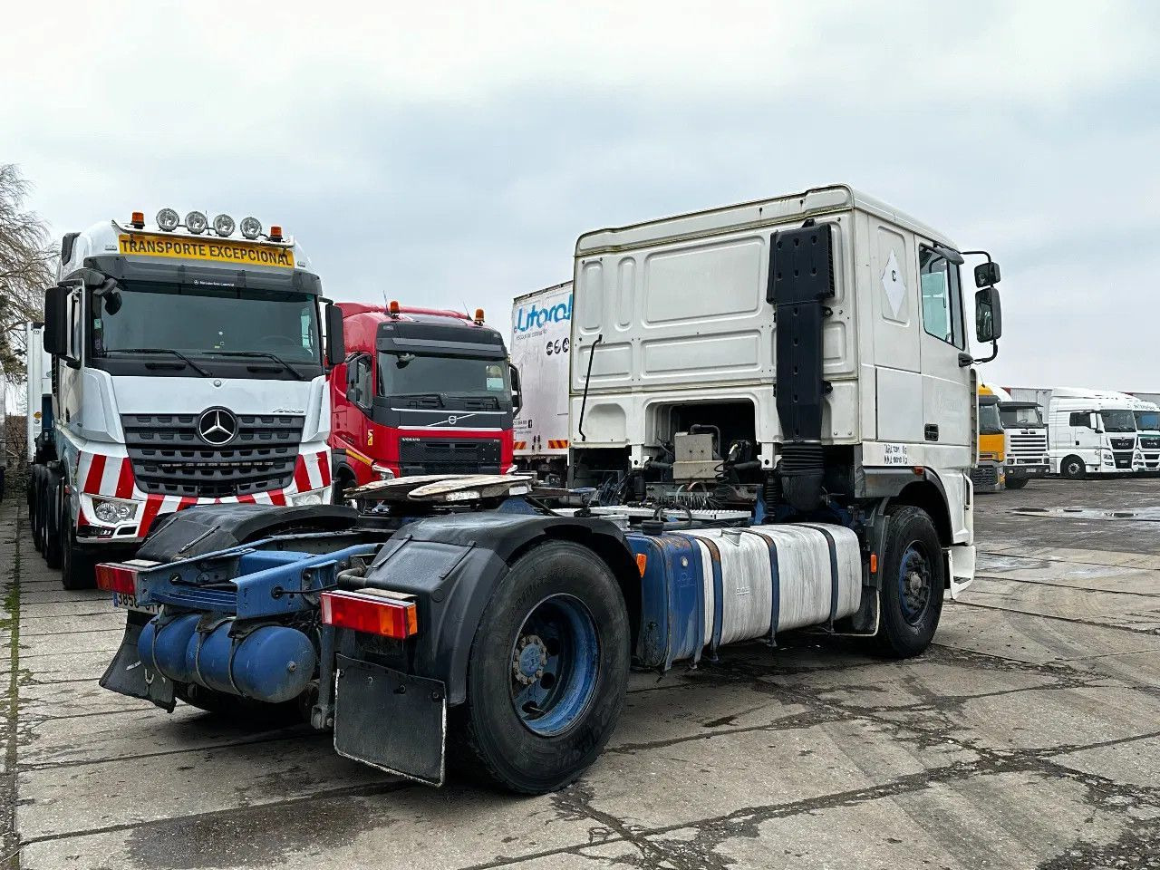 DAF XF 95.380 4X2 Tractor-unit Spring/Air ZF Manual DAF XF 95.380 4X2 Tractor-unit Spring/Air ZF Manual - Tractor unit: picture 4 DAF XF 95.380 4X2 Tractor-unit Spring/Air ZF Manual DAF XF 95.380 4X2 Tractor-unit Spring/Air ZF Manual - Tractor unit: picture 4