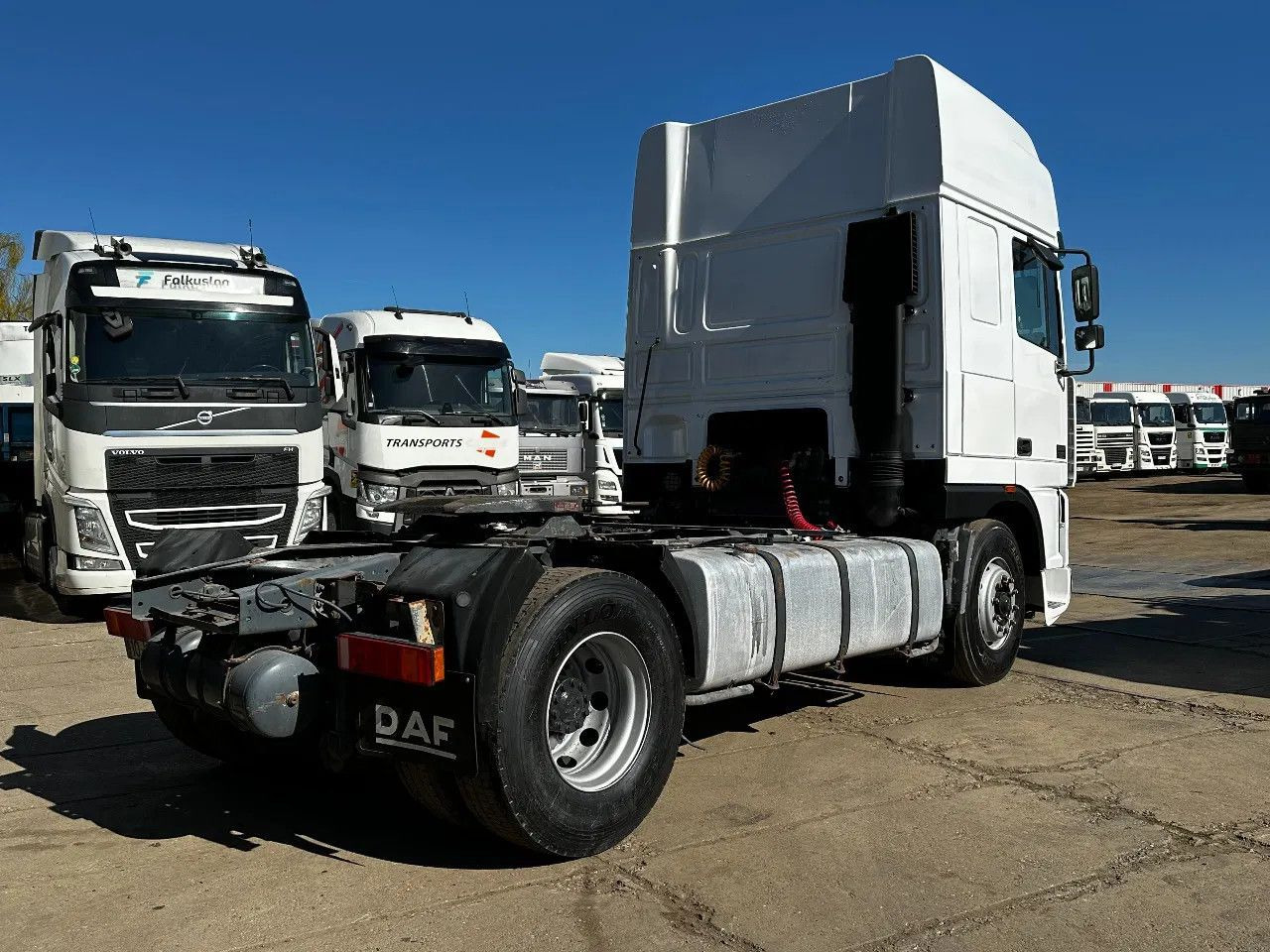 DAF XF 95.480 4X2 Tractor-unit Spring/Air ZF Manual - Tractor unit: picture 4 DAF XF 95.480 4X2 Tractor-unit Spring/Air ZF Manual - Tractor unit: picture 4