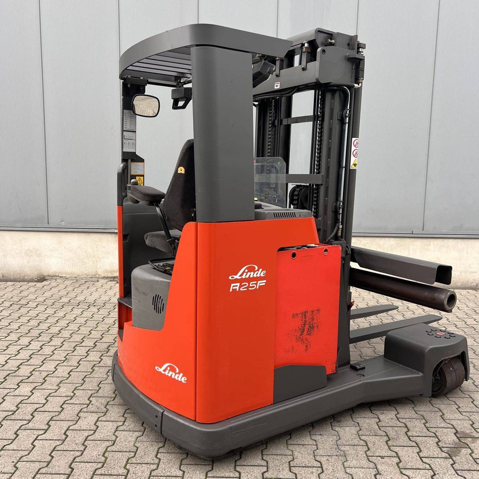 Atlet UFS250DTFVRG450 - 4-way reach truck: picture 2 Atlet UFS250DTFVRG450 - 4-way reach truck: picture 2