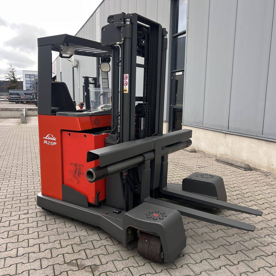 Atlet UFS250DTFVRG450 - 4-way reach truck: picture 3 Atlet UFS250DTFVRG450 - 4-way reach truck: picture 3