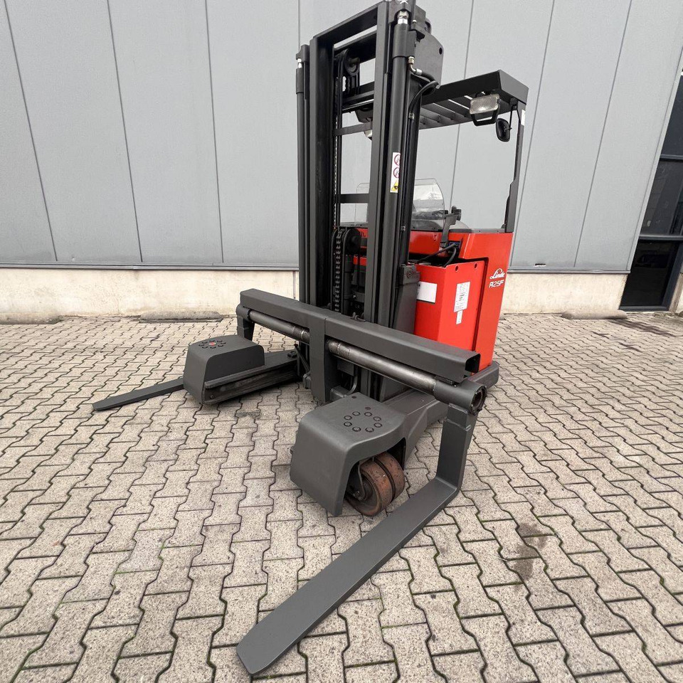 Atlet UFS250DTFVRG450 - 4-way reach truck: picture 4 Atlet UFS250DTFVRG450 - 4-way reach truck: picture 4