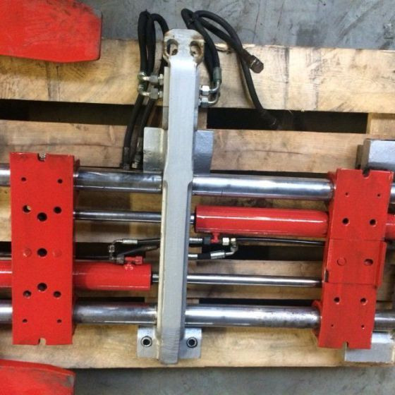 Dürwen Fork positioner with Shaft guidance sideshift - Attachment for Material handling equipment: picture 2 Dürwen Fork positioner with Shaft guidance sideshift - Attachment for Material handling equipment: picture 2