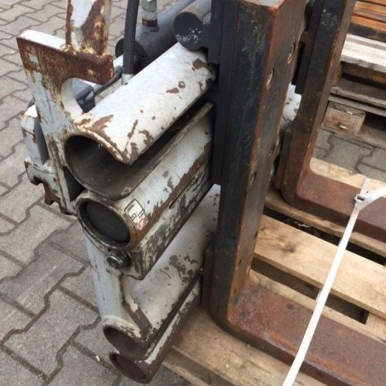 Dürwen UZV25C Fork positioner - Attachment for Material handling equipment: picture 2 Dürwen UZV25C Fork positioner - Attachment for Material handling equipment: picture 2