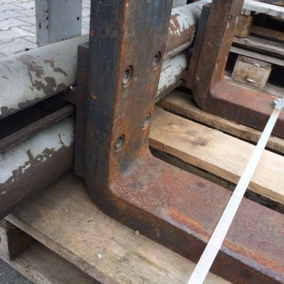 Dürwen UZV25C Fork positioner - Attachment for Material handling equipment: picture 3 Dürwen UZV25C Fork positioner - Attachment for Material handling equipment: picture 3