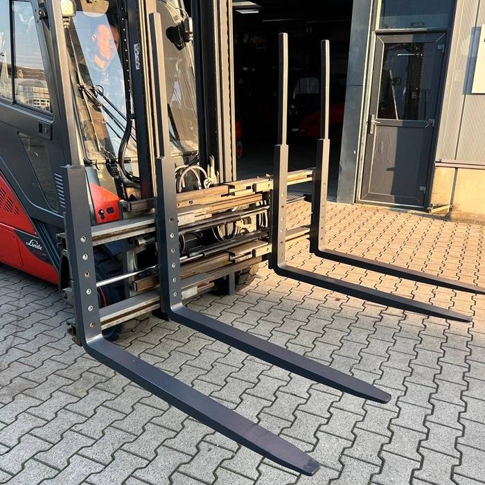 Kaup Double pallethandler with sideshift - Attachment: picture 2 Kaup Double pallethandler with sideshift - Attachment: picture 2