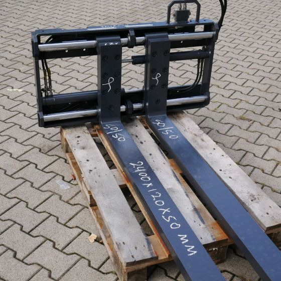 SHB -LEWA Fork Positioner - Attachment for Material handling equipment: picture 3 SHB -LEWA Fork Positioner - Attachment for Material handling equipment: picture 3