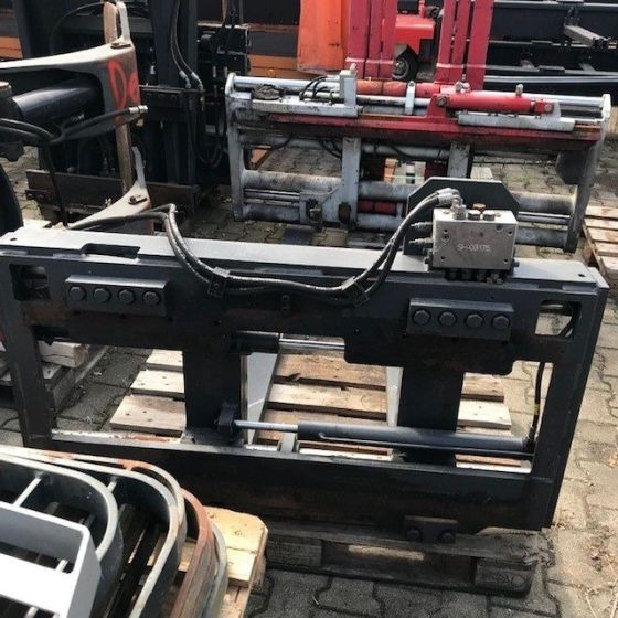 SHB-LEWA Fork positioner - Attachment for Material handling equipment: picture 3 SHB-LEWA Fork positioner - Attachment for Material handling equipment: picture 3