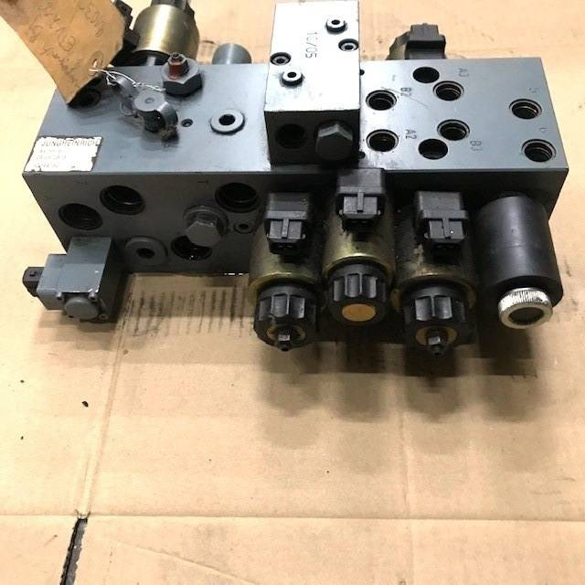 Control valve for Jungheinrich ETV 216 - Hydraulic valve for Material handling equipment: picture 3 Control valve for Jungheinrich ETV 216 - Hydraulic valve for Material handling equipment: picture 3