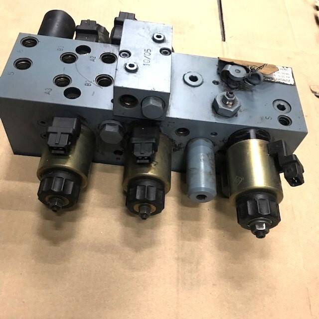 Control valve for Jungheinrich ETV 216 - Hydraulic valve for Material handling equipment: picture 2 Control valve for Jungheinrich ETV 216 - Hydraulic valve for Material handling equipment: picture 2