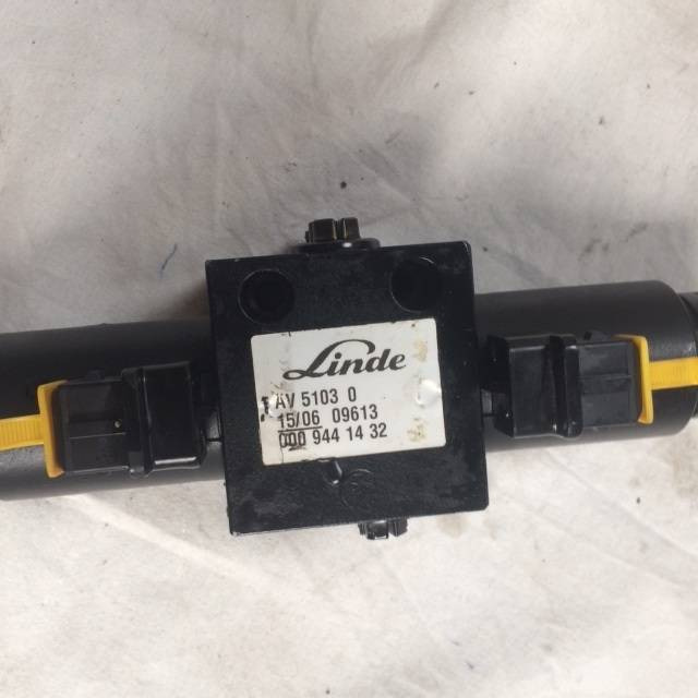 Directional control valve for Linde - Hydraulic valve for Material handling equipment: picture 3 Directional control valve for Linde - Hydraulic valve for Material handling equipment: picture 3