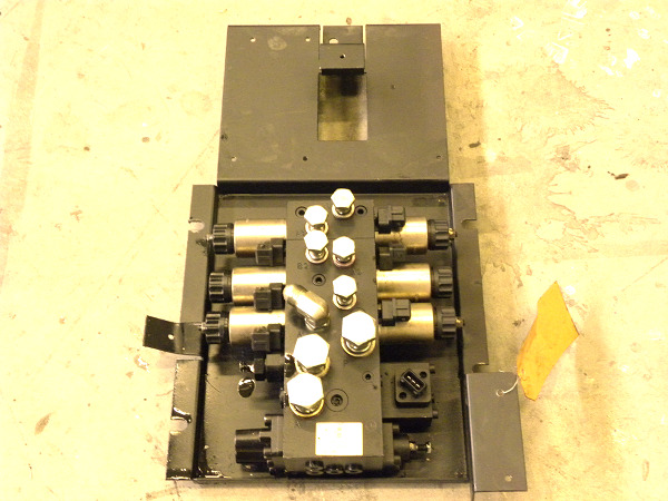 Hydraulic block for Caterpillar NR16N - Hydraulic valve for Material handling equipment: picture 1 Hydraulic block for Caterpillar NR16N - Hydraulic valve for Material handling equipment: picture 1