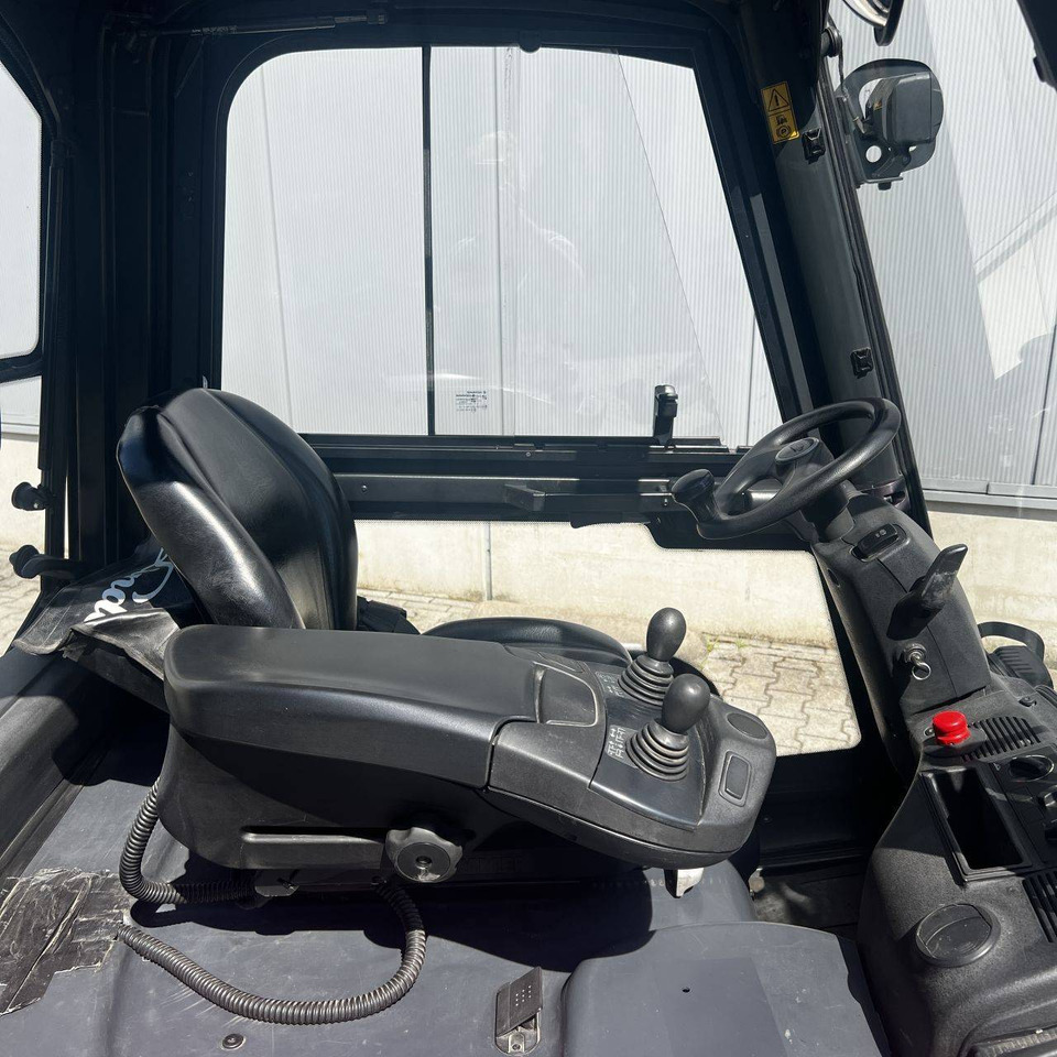 Linde E20PH (386-02) EVO - Electric forklift: picture 3 Linde E20PH (386-02) EVO - Electric forklift: picture 3