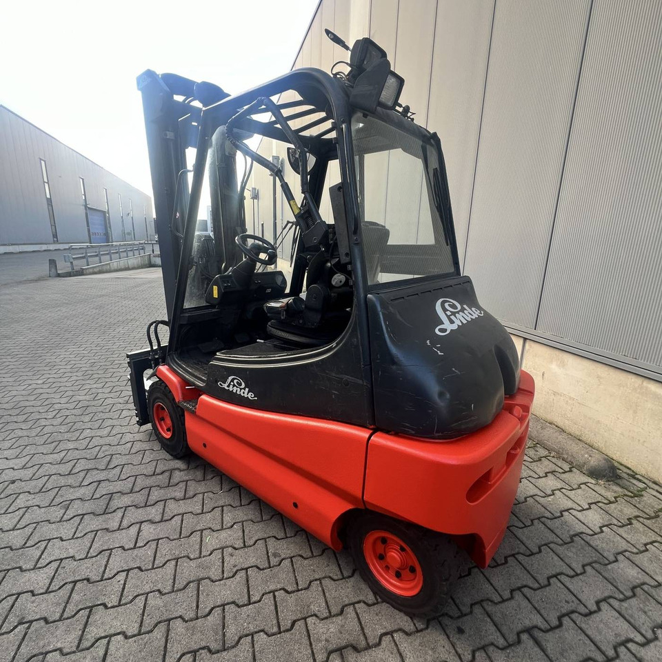 Linde E30 (336-02) - Electric forklift: picture 2 Linde E30 (336-02) - Electric forklift: picture 2