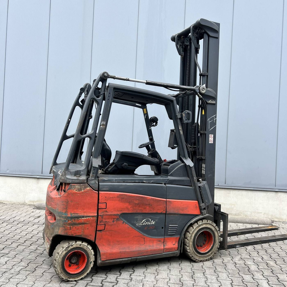 Linde E30/600H (387) - Electric forklift: picture 2 Linde E30/600H (387) - Electric forklift: picture 2