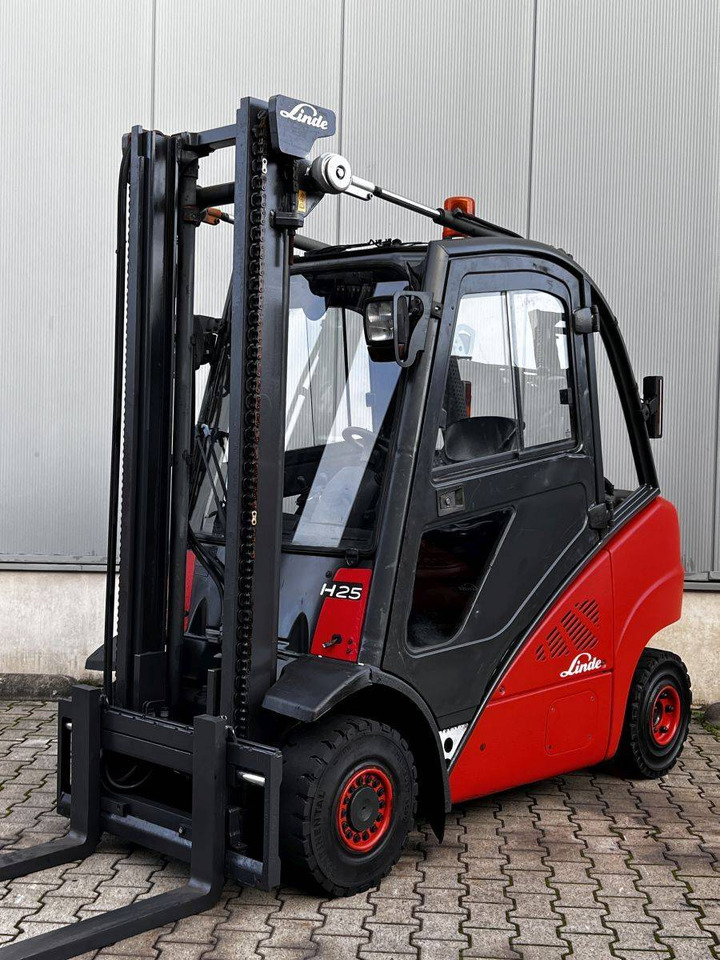 Linde H25D (392) - Diesel forklift: picture 1 Linde H25D (392) - Diesel forklift: picture 1