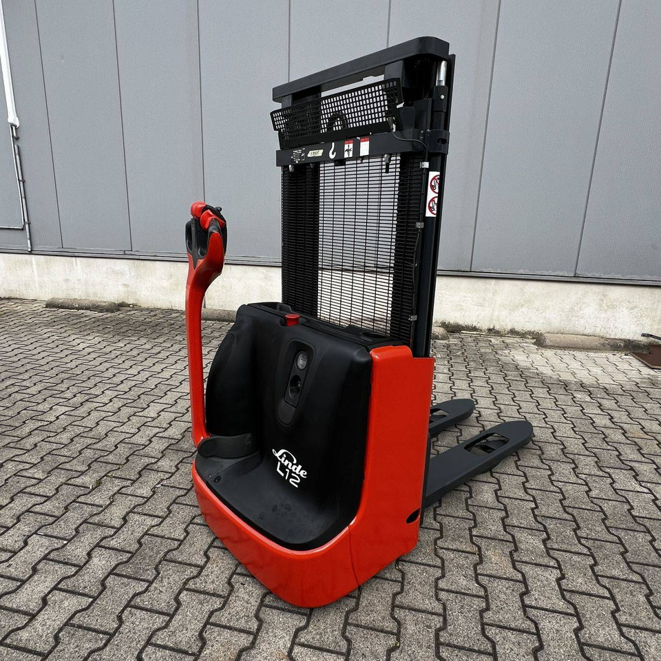 Linde L12 (1172) - Stacker: picture 1 Linde L12 (1172) - Stacker: picture 1