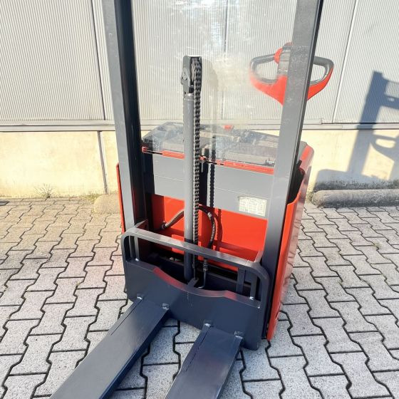 Linde L12 (1172) - Stacker: picture 2 Linde L12 (1172) - Stacker: picture 2