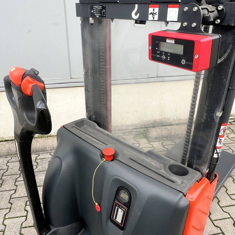 Linde L12 (1172) Scale - Stacker: picture 3 Linde L12 (1172) Scale - Stacker: picture 3