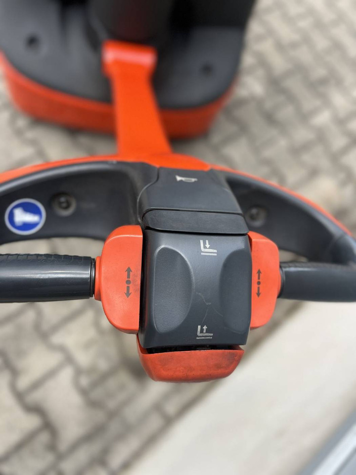 Pallet truck Linde T16 (1152): picture 6