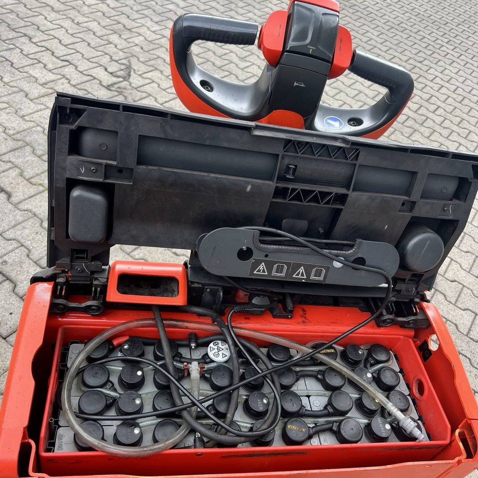 Pallet truck Linde T20 (1152): picture 8