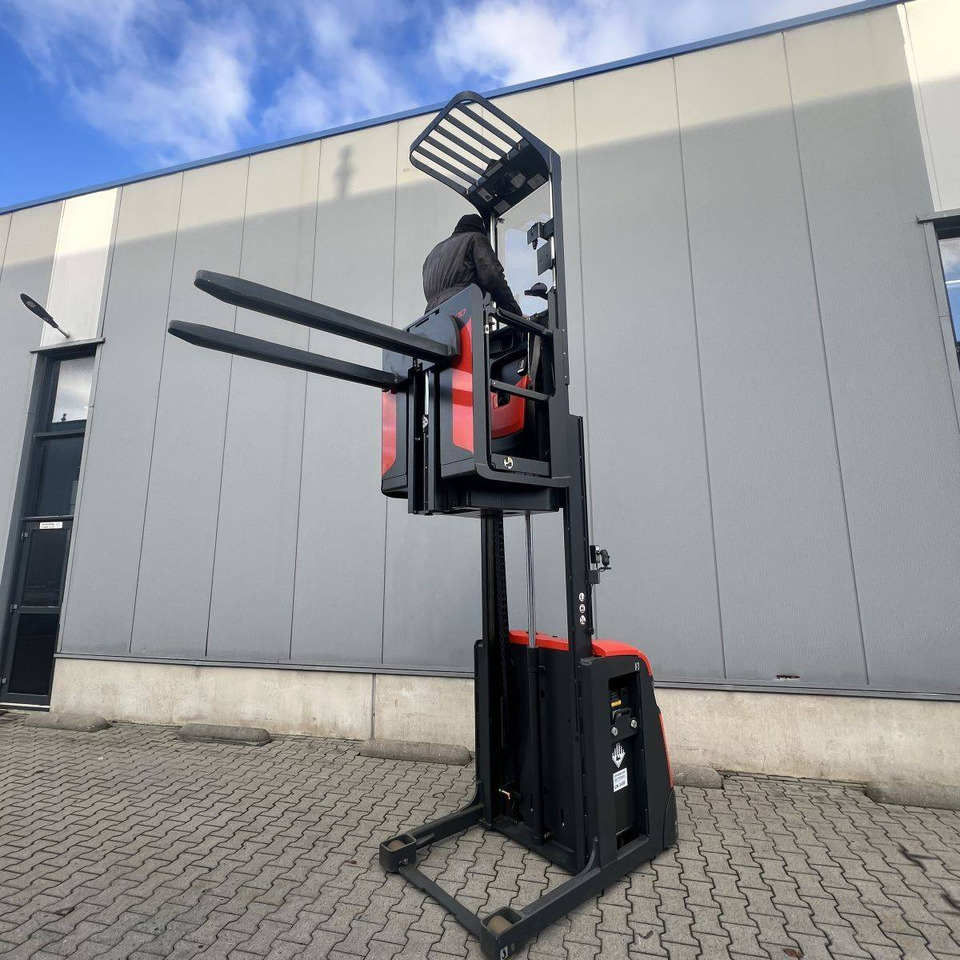 Linde V10-02 (5212) - Order picker: picture 5 Linde V10-02 (5212) - Order picker: picture 5