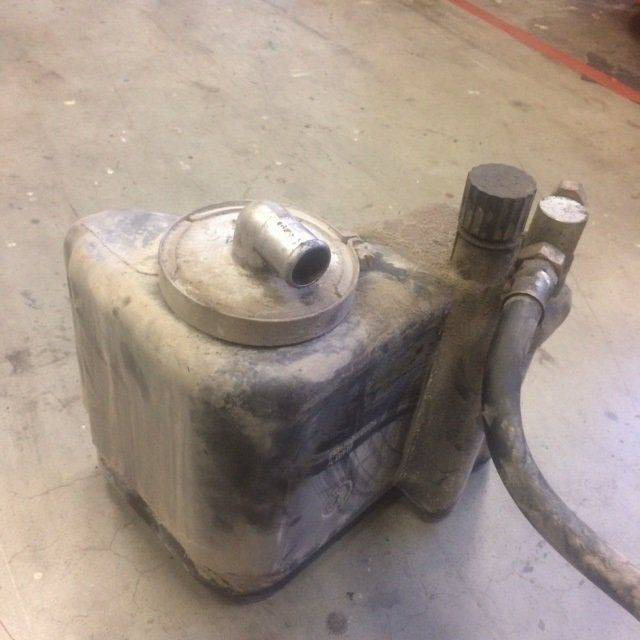 Oil Tank for Linde E15, Series 324 - Hydraulic tank for Material handling equipment: picture 2 Oil Tank for Linde E15, Series 324 - Hydraulic tank for Material handling equipment: picture 2