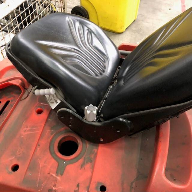 Seat for Linde P60, Series 126 - Seat for Material handling equipment: picture 5 Seat for Linde P60, Series 126 - Seat for Material handling equipment: picture 5
