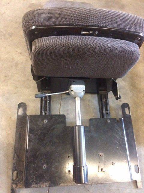 Seat for STILL M15-4, and Linde K15-4 - Seat for Material handling equipment: picture 4 Seat for STILL M15-4, and Linde K15-4 - Seat for Material handling equipment: picture 4