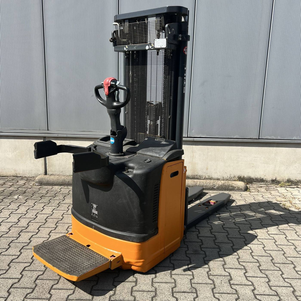 Still EGVS14 - Stacker: picture 1 Still EGVS14 - Stacker: picture 1