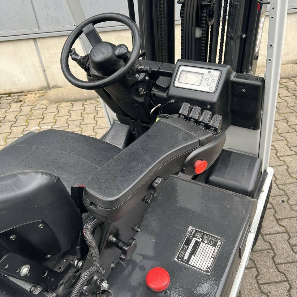 Unicarriers ET16 (AG1N12L16Q) - Electric forklift: picture 4 Unicarriers ET16 (AG1N12L16Q) - Electric forklift: picture 4