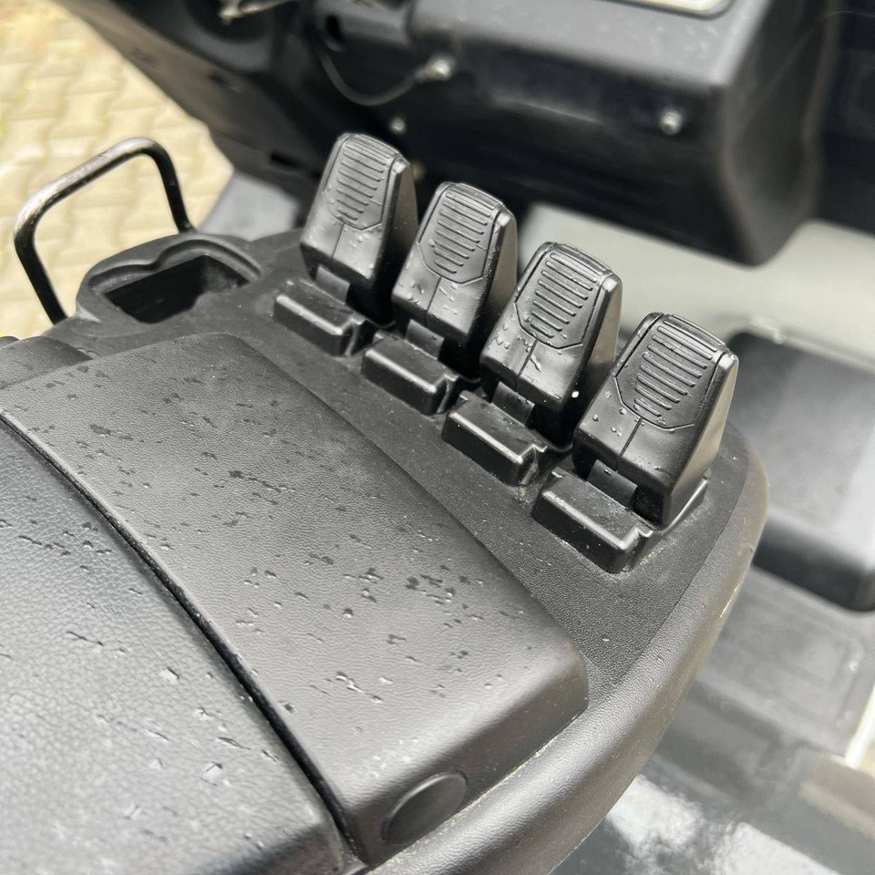 Unicarriers ET16 (AG1N12L16Q) - Electric forklift: picture 5 Unicarriers ET16 (AG1N12L16Q) - Electric forklift: picture 5