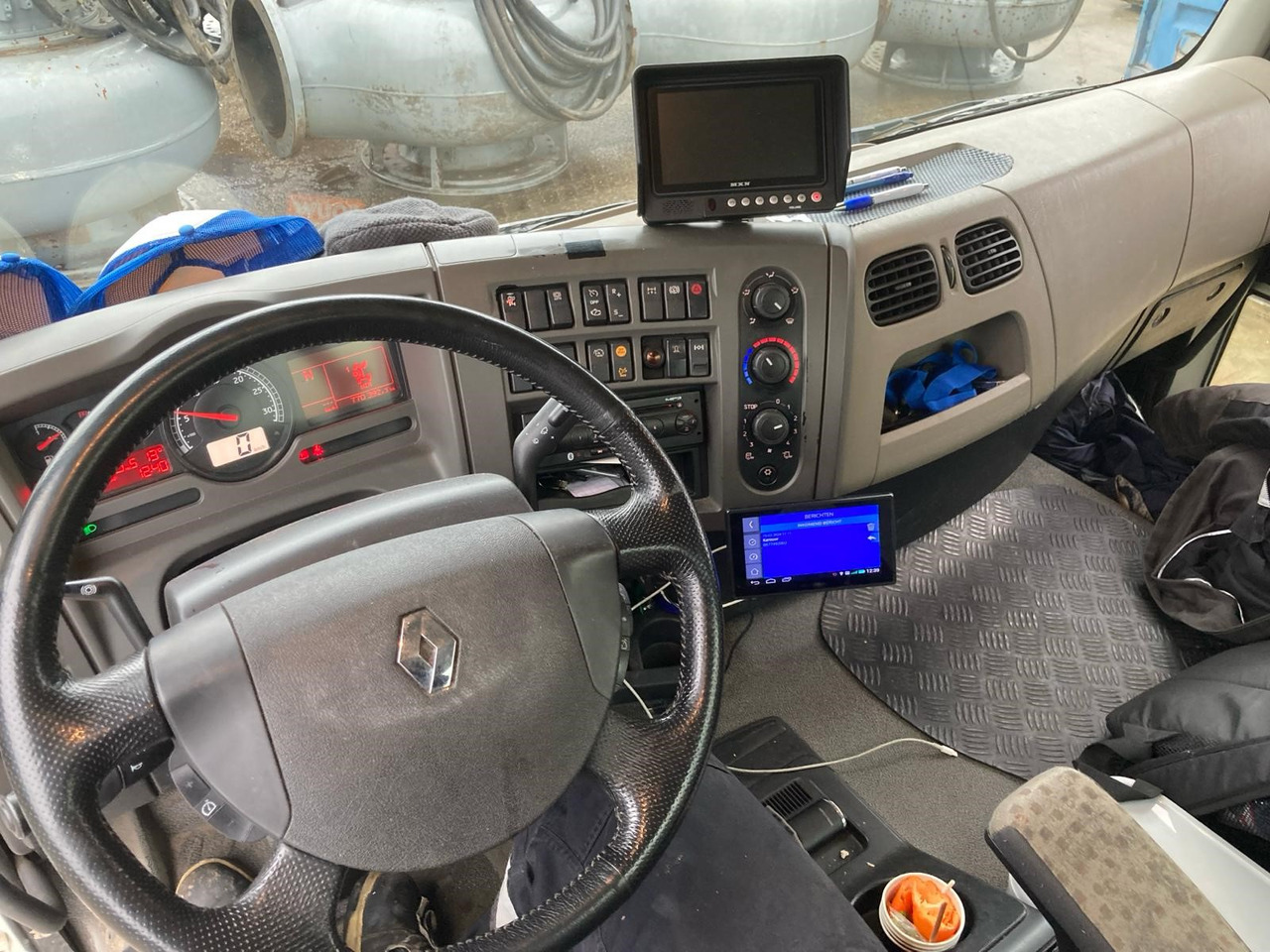 Tank truck for transportation of fuel RENAULT Lander: picture 9 Tank truck for transportation of fuel RENAULT Lander: picture 9