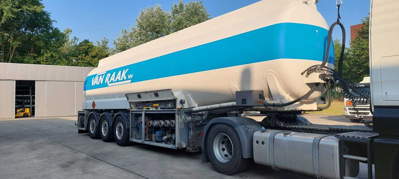 STOKOTA - Tank semi-trailer: picture 2 STOKOTA - Tank semi-trailer: picture 2