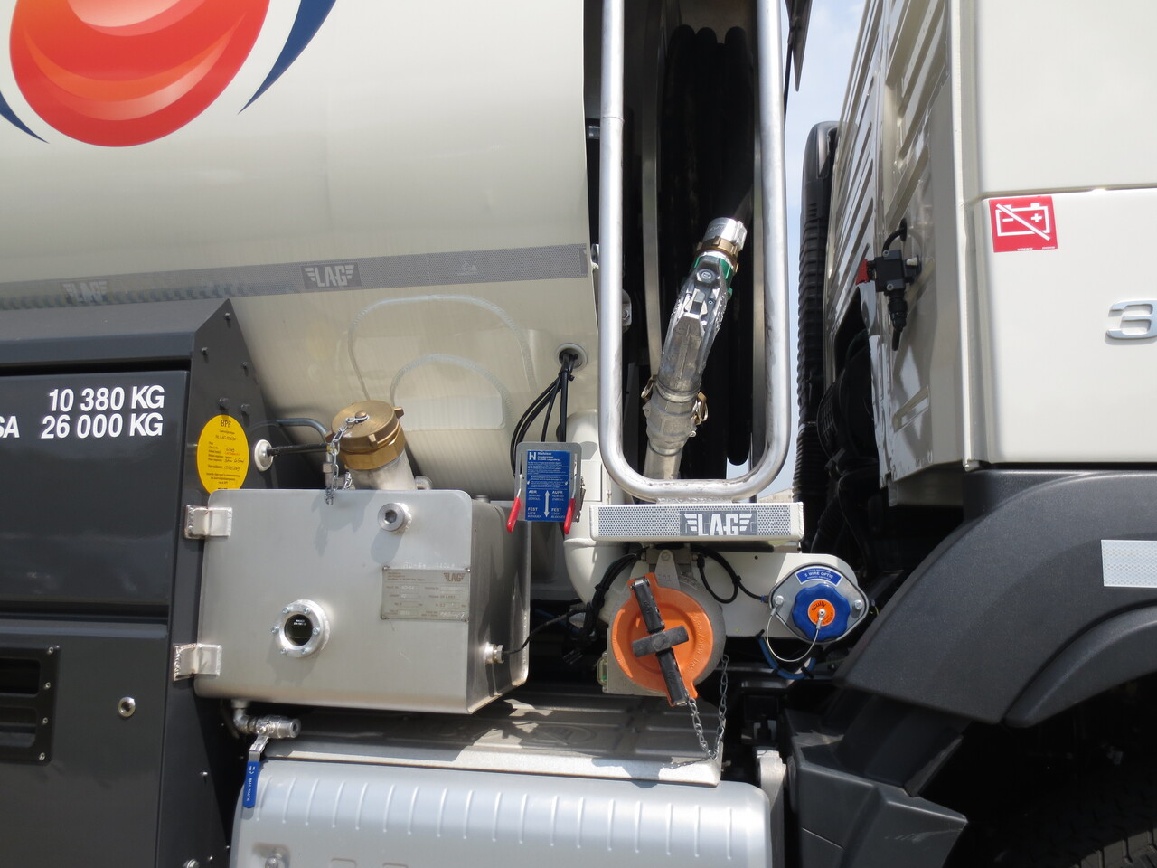 Tank truck VOLVO FM: picture 10