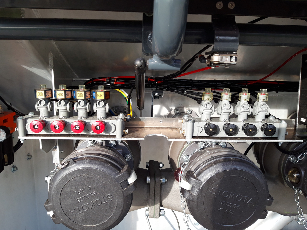 Volvo FM - Tank truck: picture 3 Volvo FM - Tank truck: picture 3