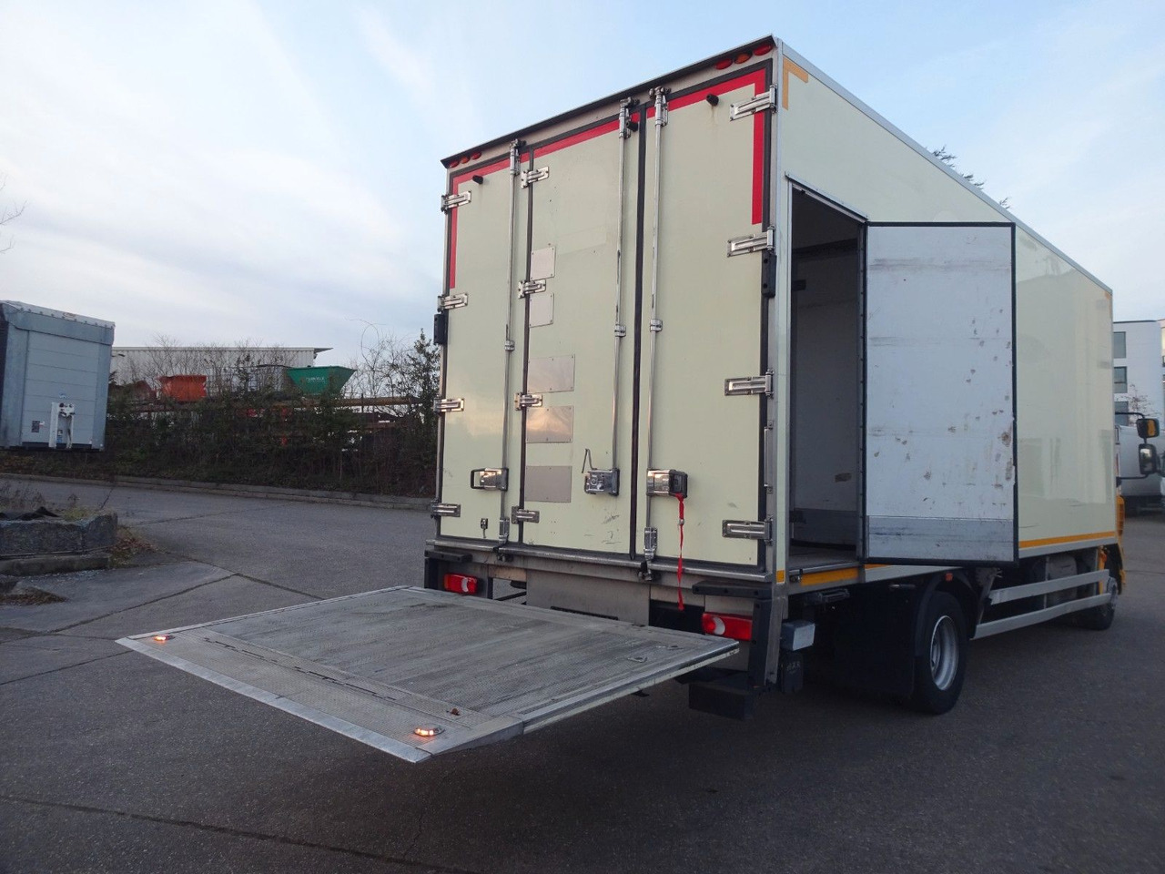 Refrigerator truck DAF LF 230, 12 T, LBW, Türen, Klima, Automat, Kamera: picture 7 Refrigerator truck DAF LF 230, 12 T, LBW, Türen, Klima, Automat, Kamera: picture 7