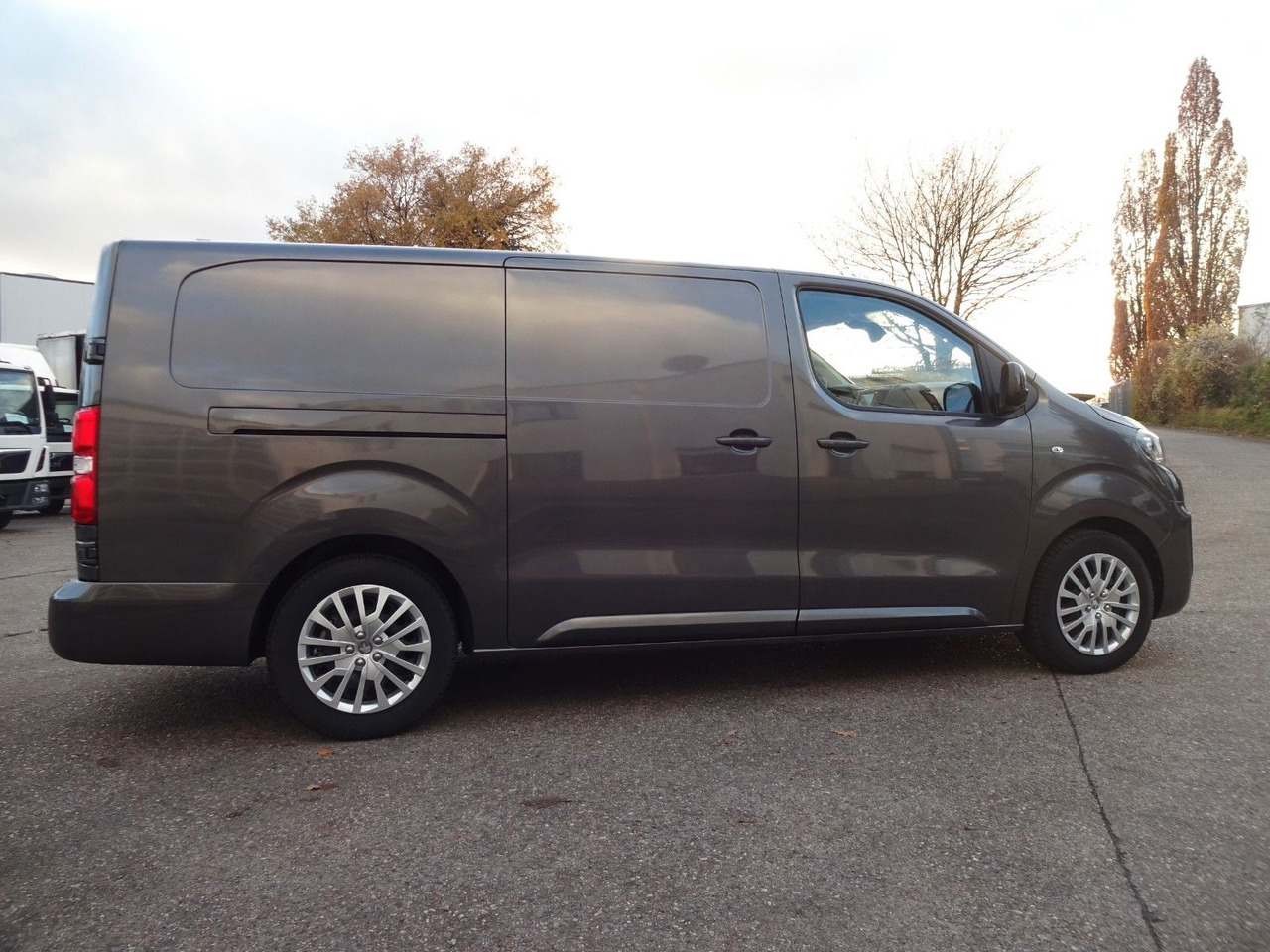 Small van, Electric van Peugeot Expert Kasten Lang, L3H1, 57 kW: picture 8