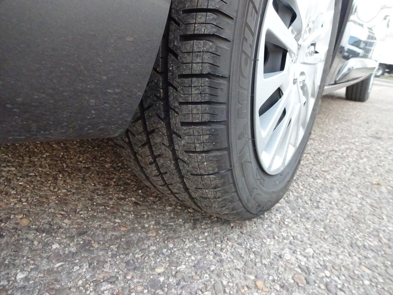 Small van, Electric van Peugeot Expert Kasten Lang, L3H1, 57 kW: picture 10