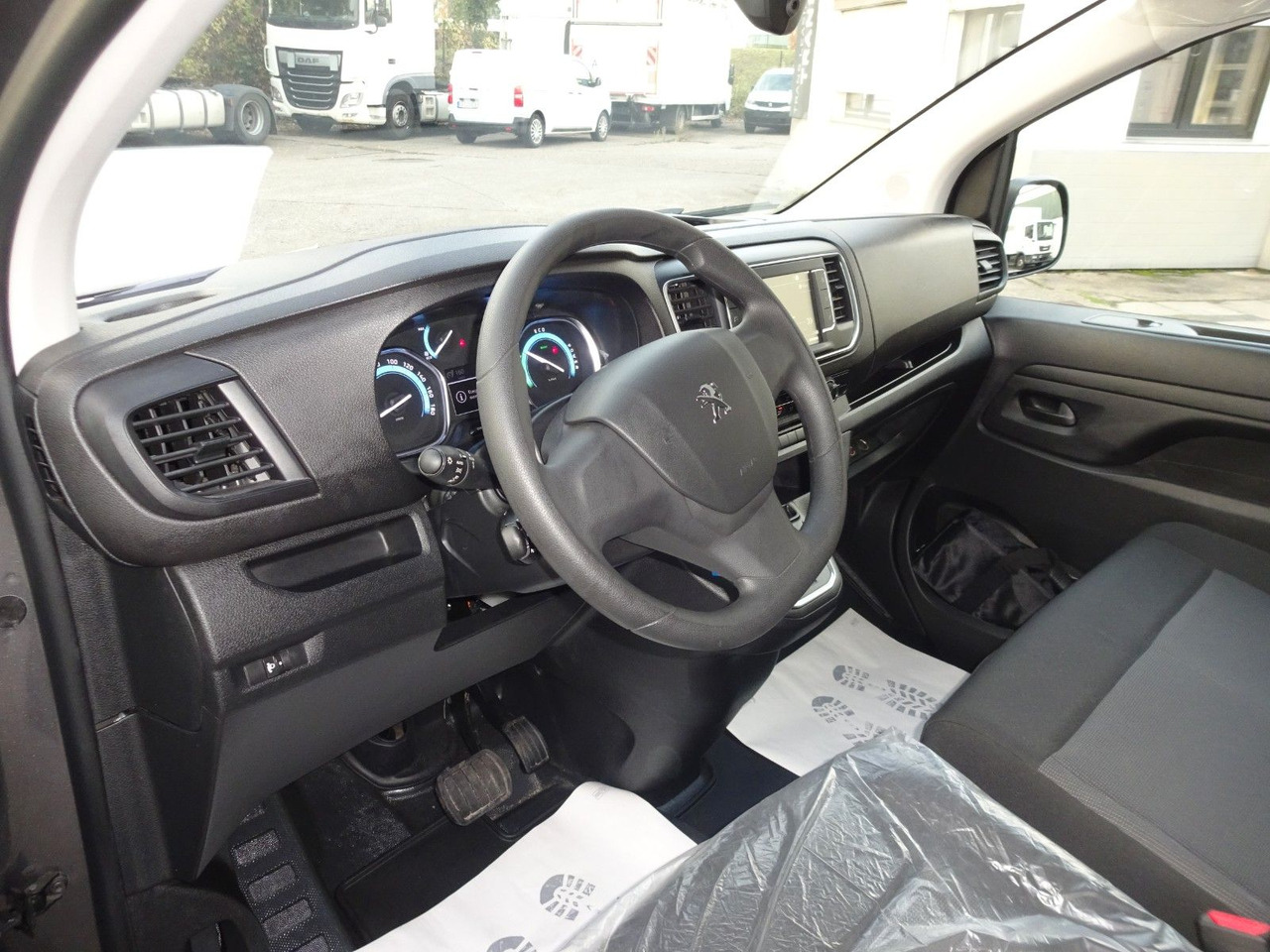 Small van, Electric van Peugeot Expert Kasten Lang, L3H1, 57 kW: picture 24