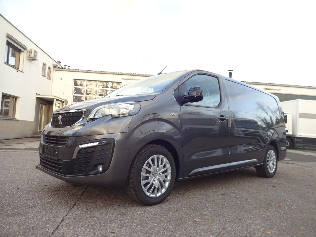 Small van, Electric van Peugeot Expert Kasten Lang, L3H1, 57 kW: picture 9