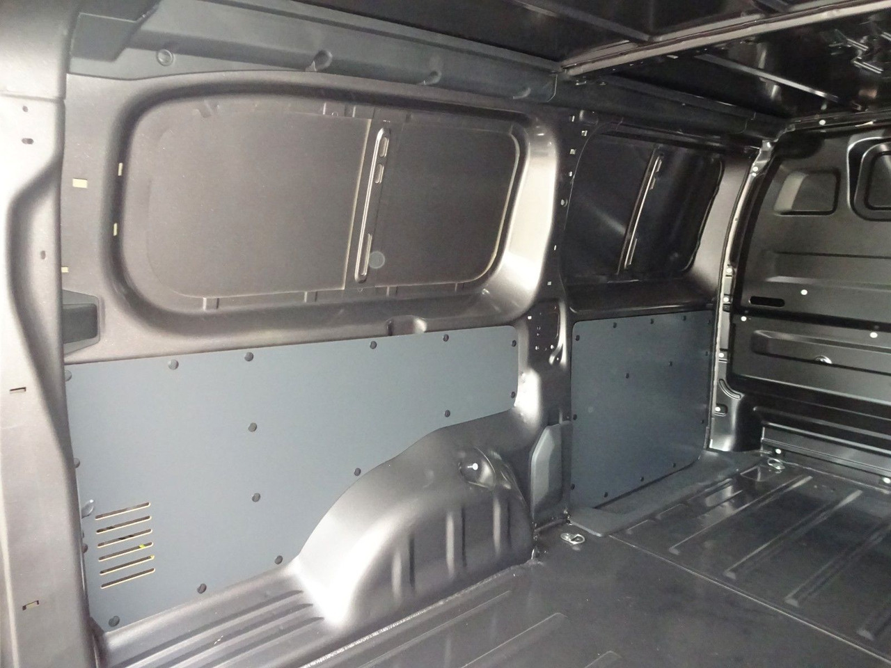 Small van, Electric van Peugeot Expert Kasten Lang, L3H1, 57 kW: picture 18