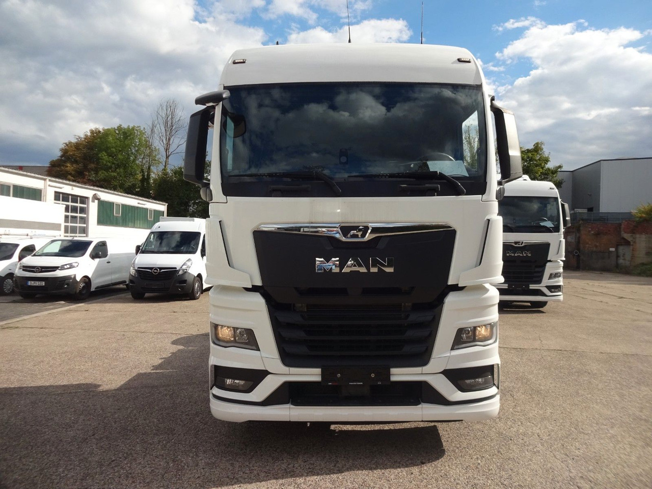 MAN TGX 18.470, XLX, ACC, Intarder, 2 x Tanks - Tractor unit: picture 3 MAN TGX 18.470, XLX, ACC, Intarder, 2 x Tanks - Tractor unit: picture 3