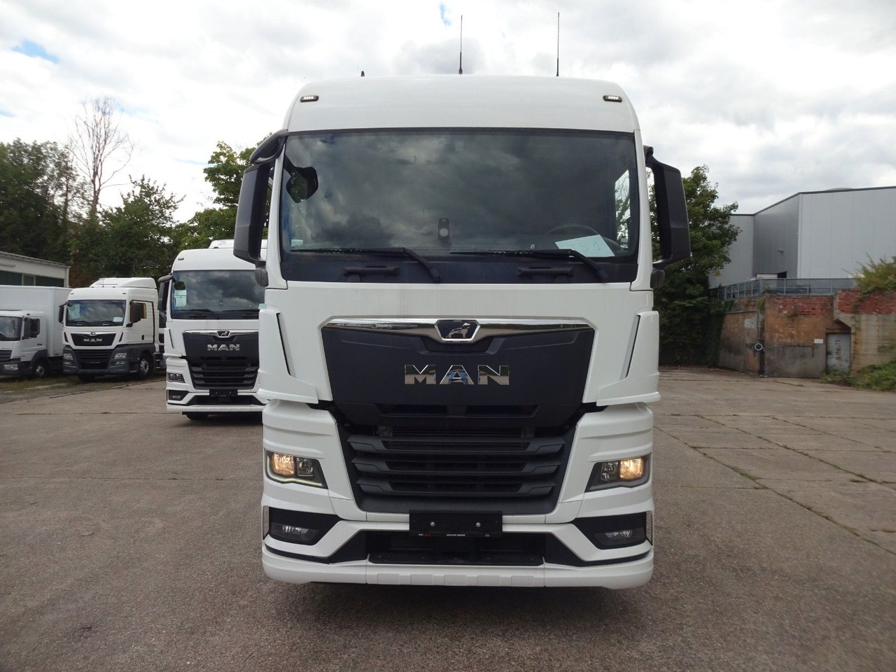 MAN TGX 18.470, XLX, ACC, Intarder, 2 x Tanks - Tractor unit: picture 3 MAN TGX 18.470, XLX, ACC, Intarder, 2 x Tanks - Tractor unit: picture 3