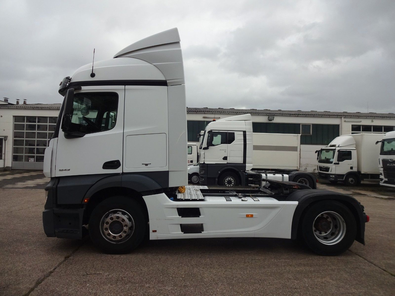 Mercedes-Benz 1843, Retarder, Klima - Tractor unit: picture 4 Mercedes-Benz 1843, Retarder, Klima - Tractor unit: picture 4