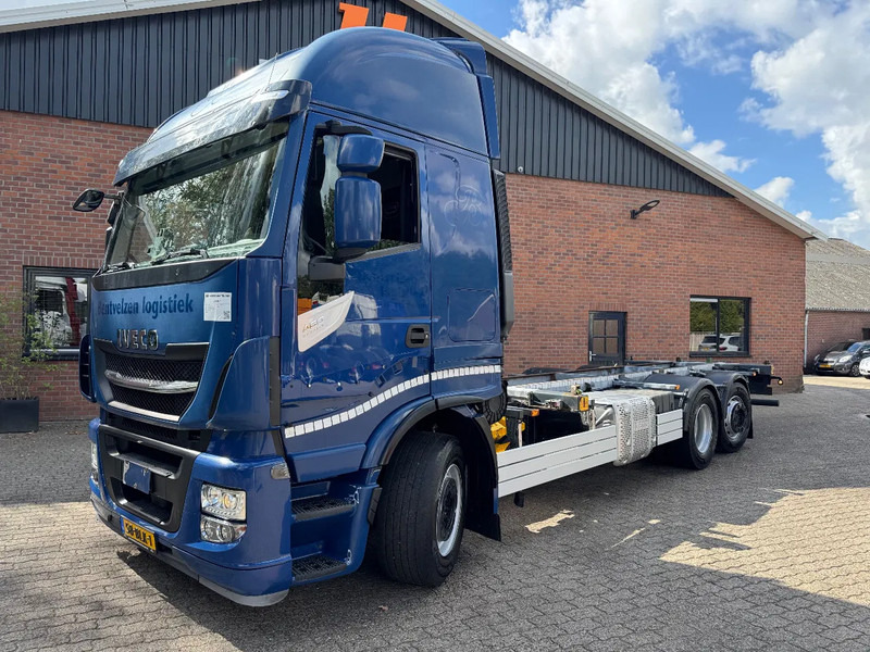 Iveco Stralis 460 AS260 6X2 BDF Stuuras AHK NL Truck - Container transporter/ Swap body truck: picture 1 Iveco Stralis 460 AS260 6X2 BDF Stuuras AHK NL Truck - Container transporter/ Swap body truck: picture 1