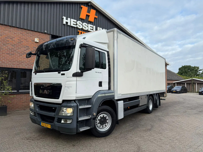 MAN TGS 26.320 EEV Koffer Stuuras AHK 3.000KG LBW 370.859 KM! NL Truck - Box truck: picture 1 MAN TGS 26.320 EEV Koffer Stuuras AHK 3.000KG LBW 370.859 KM! NL Truck - Box truck: picture 1
