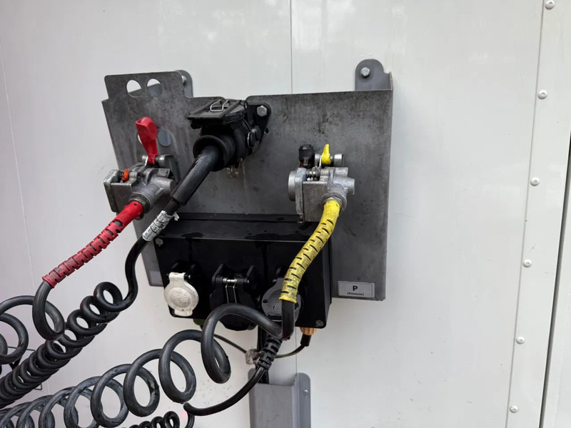 Walking floor semi-trailer kraker 2X K-Force 92m3 Alcoa SAF Tyrepilot Liftas 8MM Cargo Floor: picture 9 Walking floor semi-trailer kraker 2X K-Force 92m3 Alcoa SAF Tyrepilot Liftas 8MM Cargo Floor: picture 9