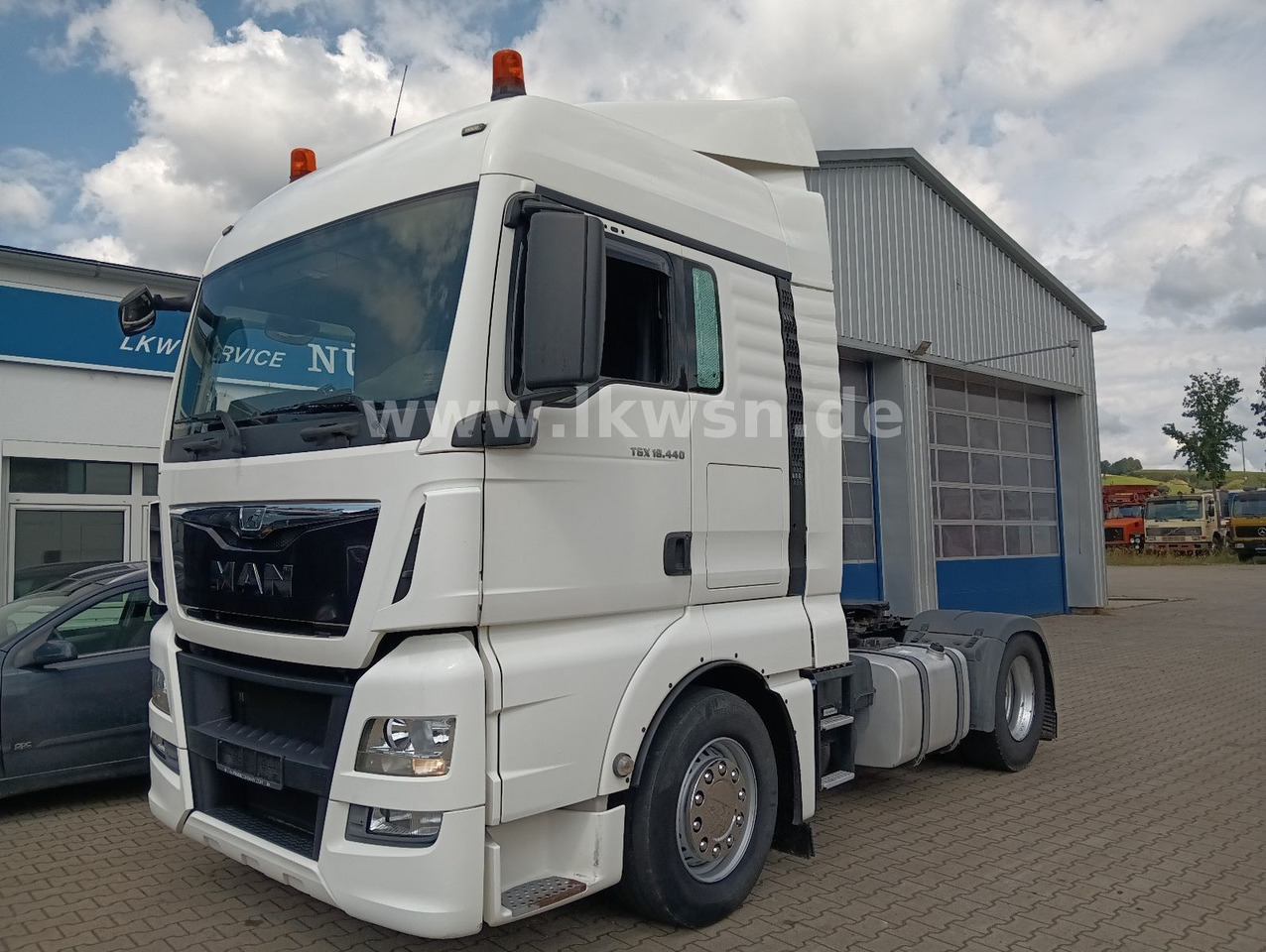 MAN TGX 18:440 FLT XLX 2xTank Klima Spoiler Kühlbox MAN TGX 18:440 FLT XLX 2xTank Klima Spoiler Kühlbox - Tractor unit: picture 4 MAN TGX 18:440 FLT XLX 2xTank Klima Spoiler Kühlbox MAN TGX 18:440 FLT XLX 2xTank Klima Spoiler Kühlbox - Tractor unit: picture 4